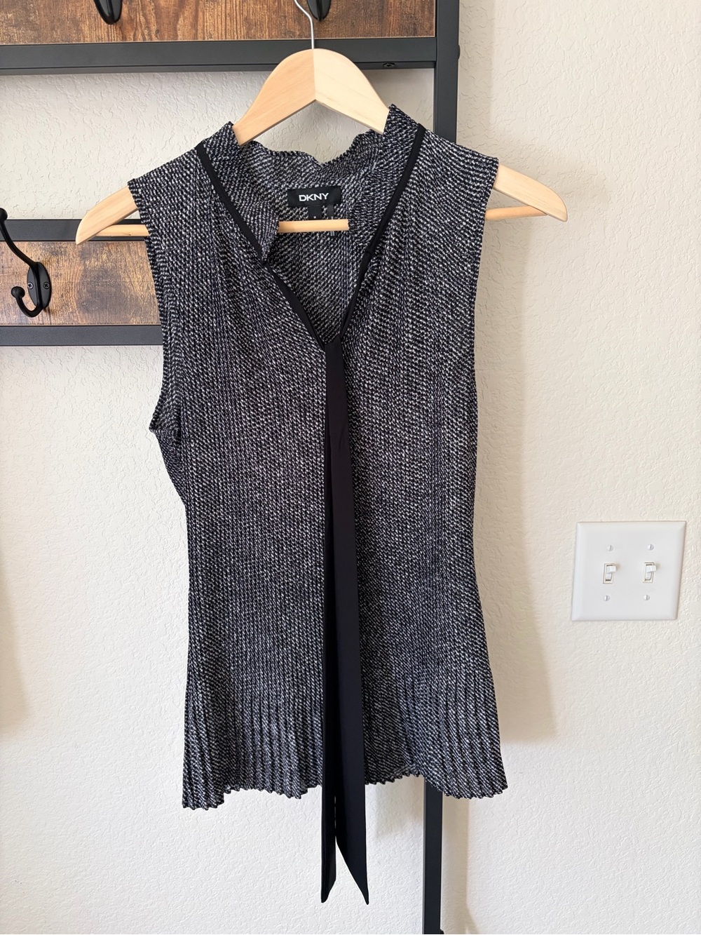 DKNY Black & White Knit Tie-Front Sleeveless Top